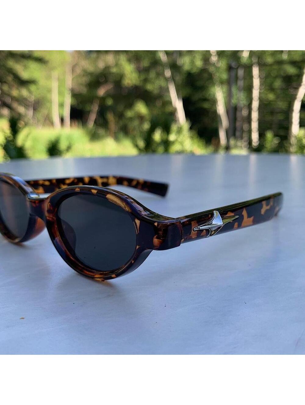 Cyber Star Vintage y2k style cheetah print oval sunglasses. Tinted oval Lenses - Picture 4 of 8